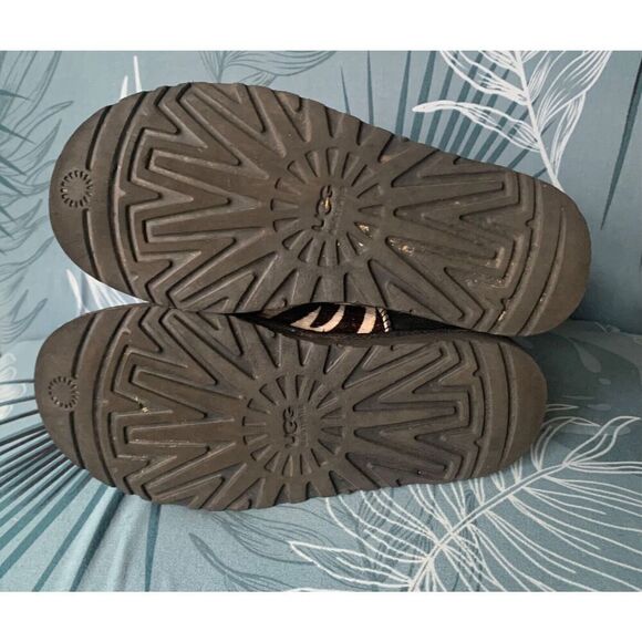 UGG Classic Short Exotic Zebra Print Shearling Sheepskin CALF HAIR Boots sz 6 - Picture 7 of 10